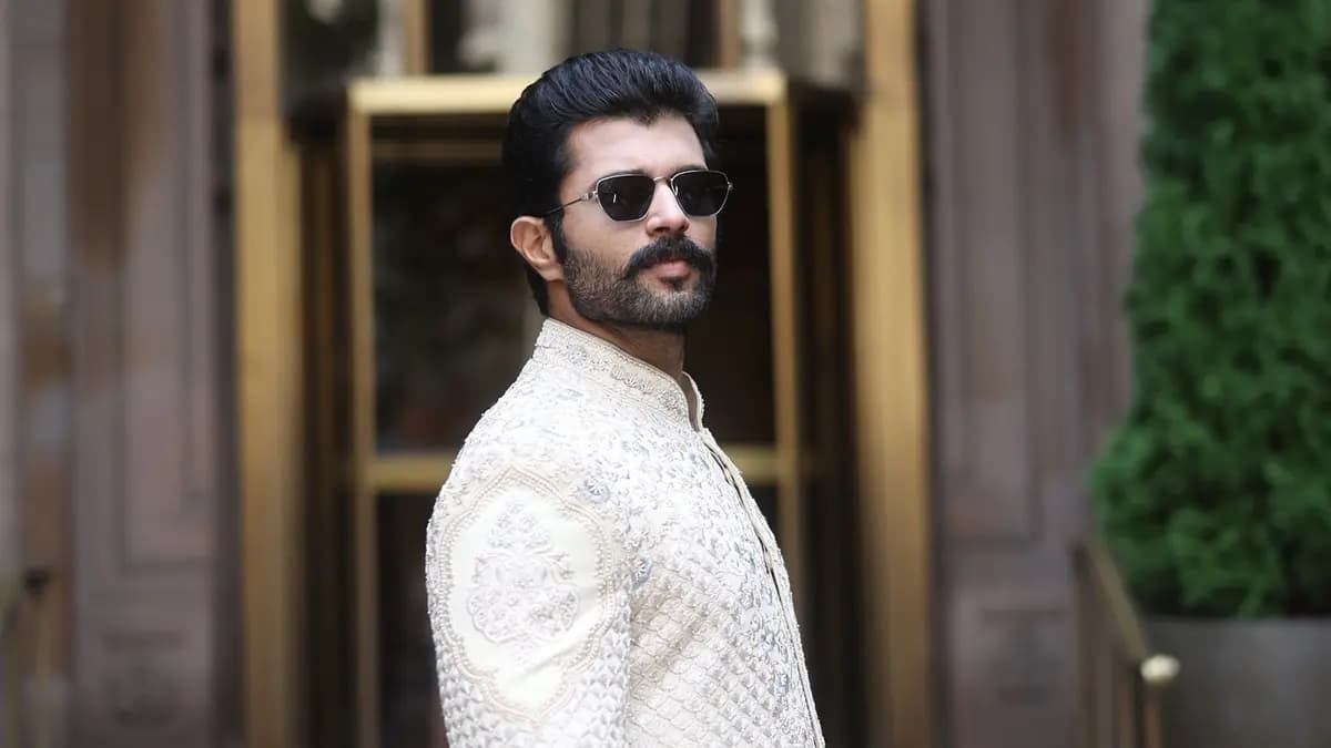 Vijay Deverakonda Gets Emotional on Birthday, Calls Fans His Divine Blessing