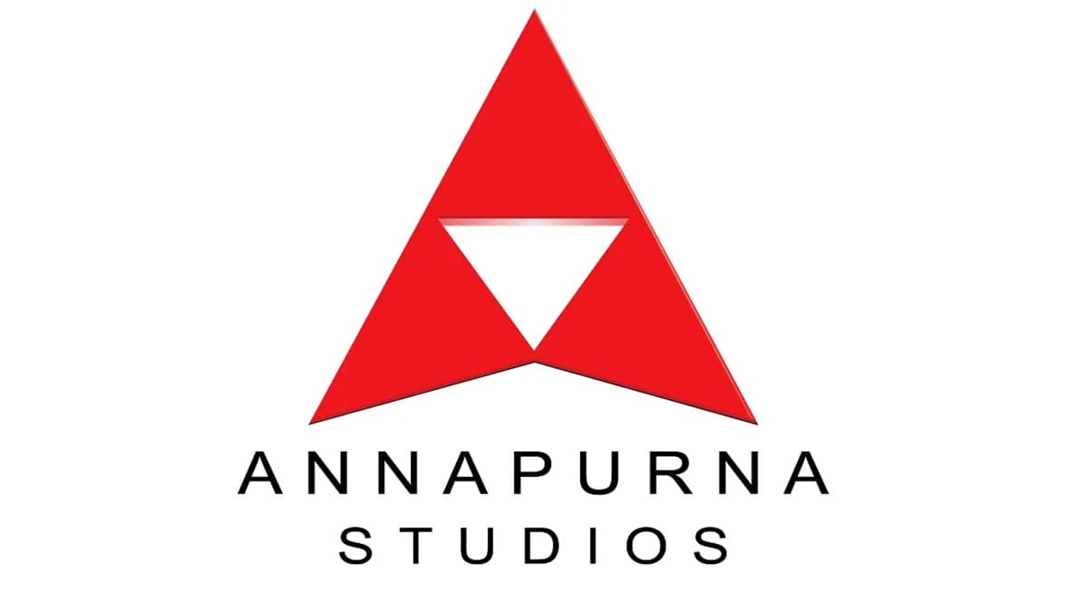 Chiranjeevi Steps Into Theatre War as Ram Charan's Peddi Release Hangs in Balance