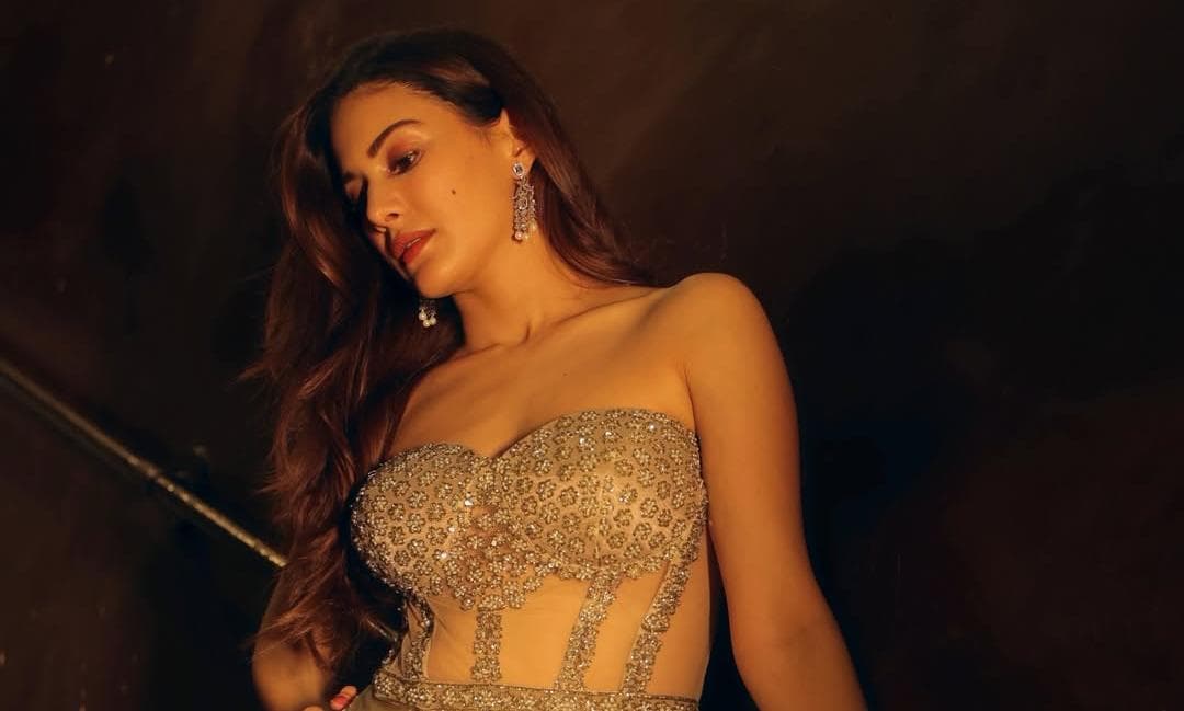 Amaira Dastur Sizzles in Golden Glamour, Sets Social Media Ablaze