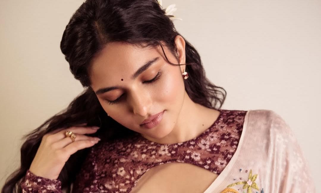 Kayadu Lohar's Traditional Saree Look Creates Internet Sensation