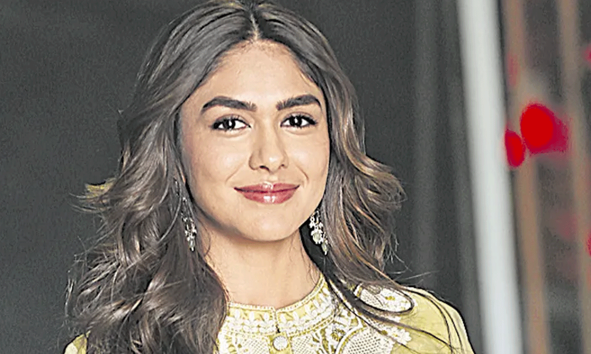Mrunal Thakur Embraces Her Most Dangerous Role Yet in High-Stakes Dacoit